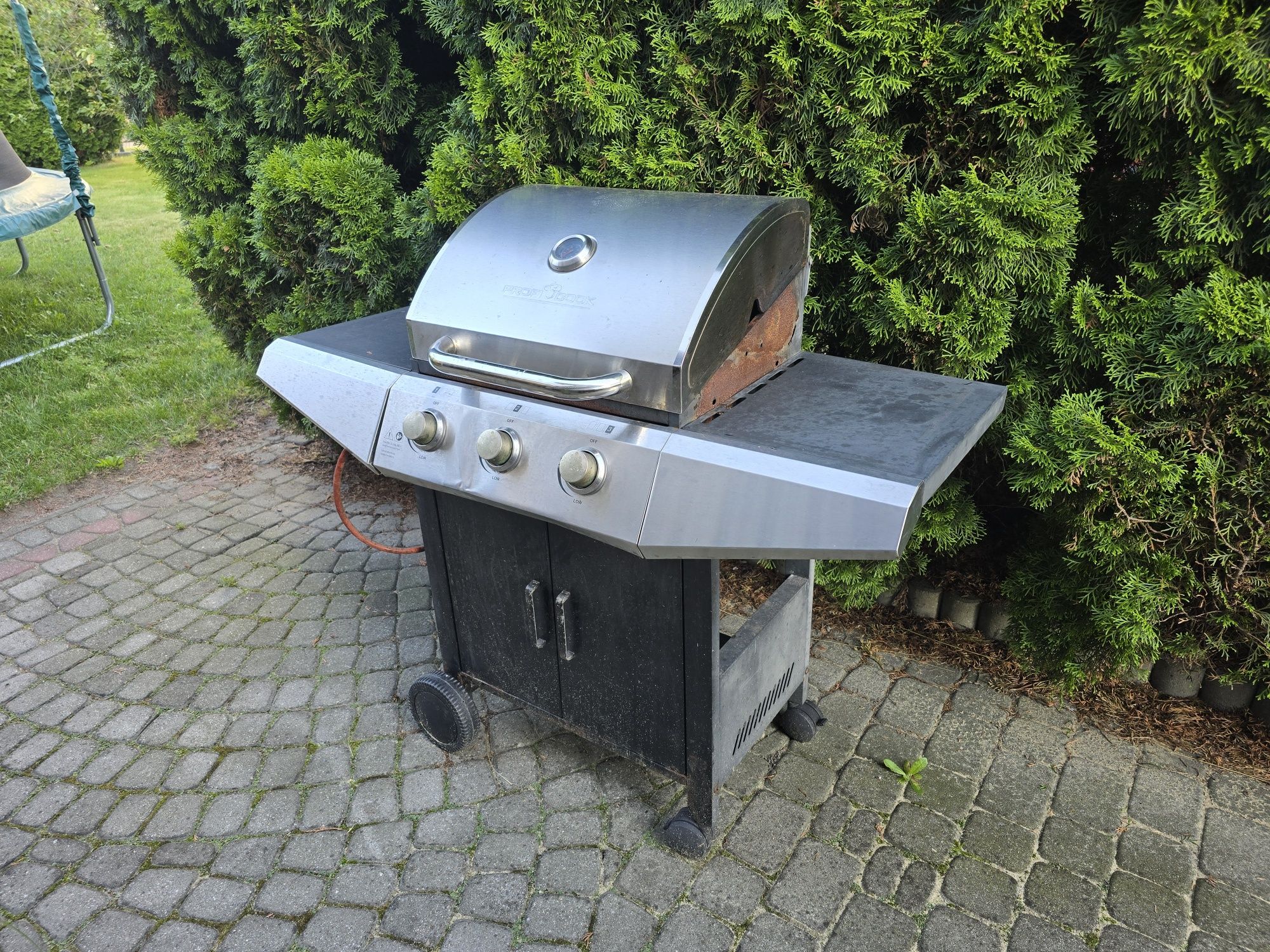 Grill gazowy ProfiCook PC-GG 1219 z butlą gazową–gotowy do grillowania