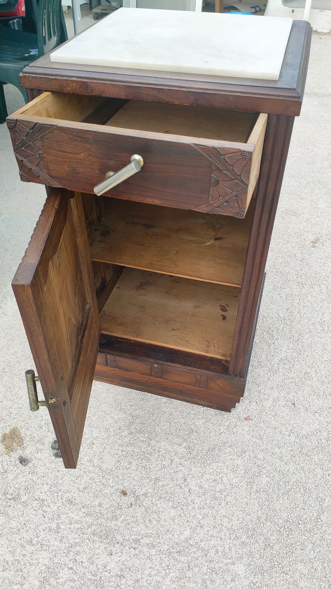 Mesa de cabeceira antiga (anos 50)