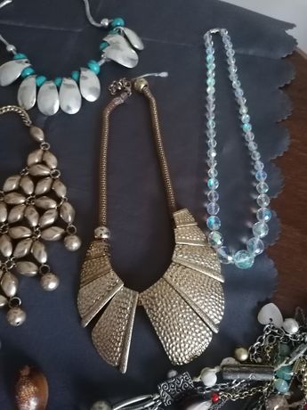 Korale, bransoletki, perły, naszyjniki