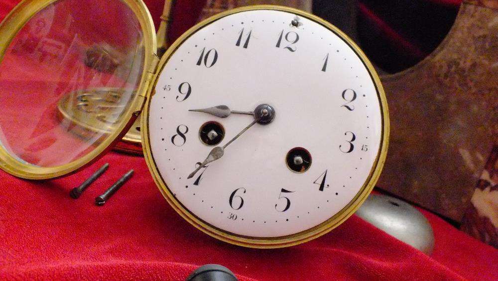 Francuski zegar kominkowy z przystawkami z marmuru - styl art-deco