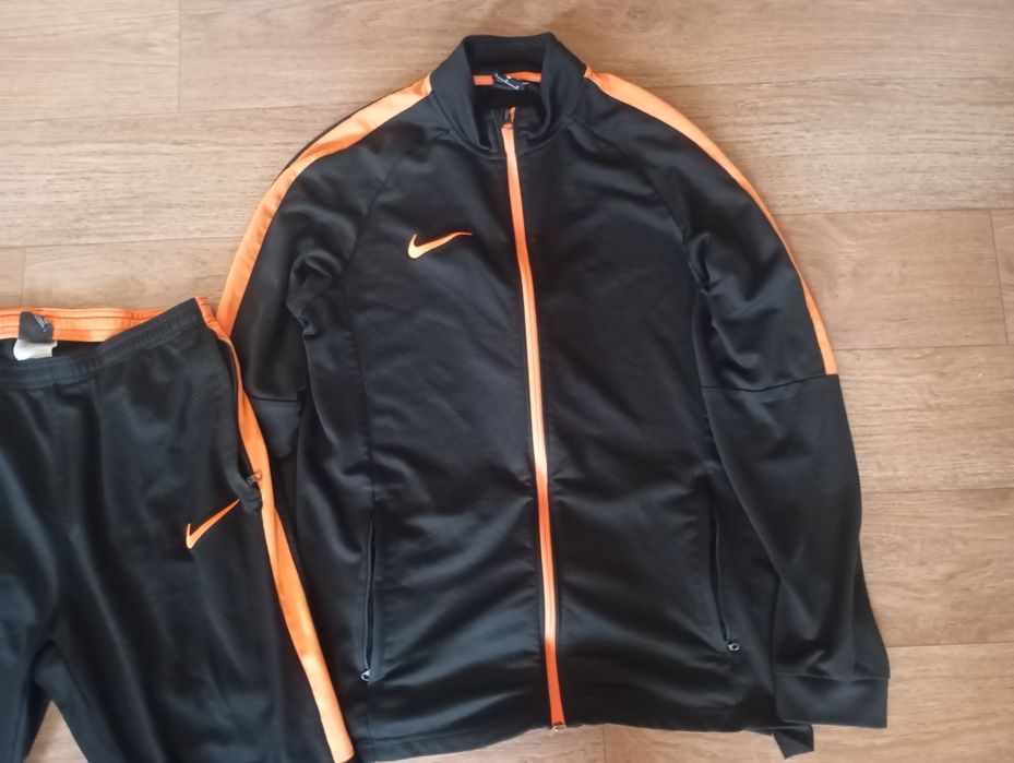 Спортивний костюм Nike  розмір М