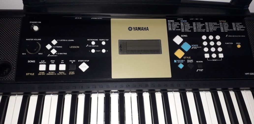 Teclado Yamaha YPT-220