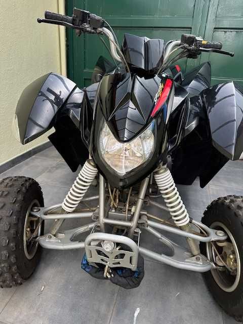 Moto 4 Access 250 para 2 passageiros