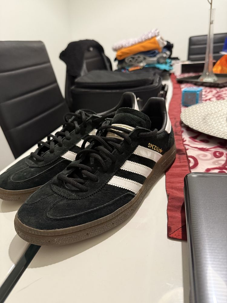Tenis Adidas Spezial Branco e Preto, Usados um pouco