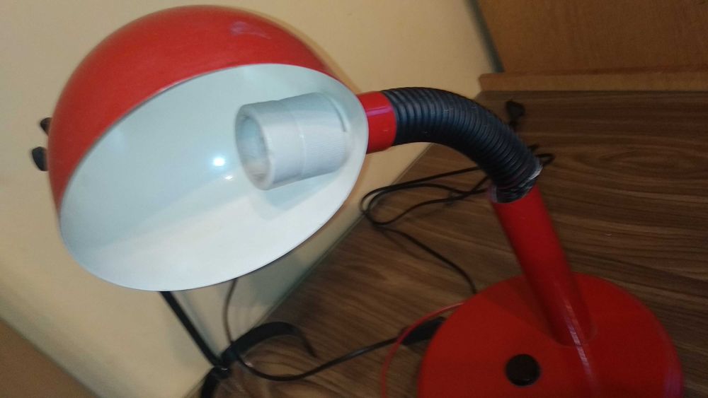 Lampa biurkowa czerwona