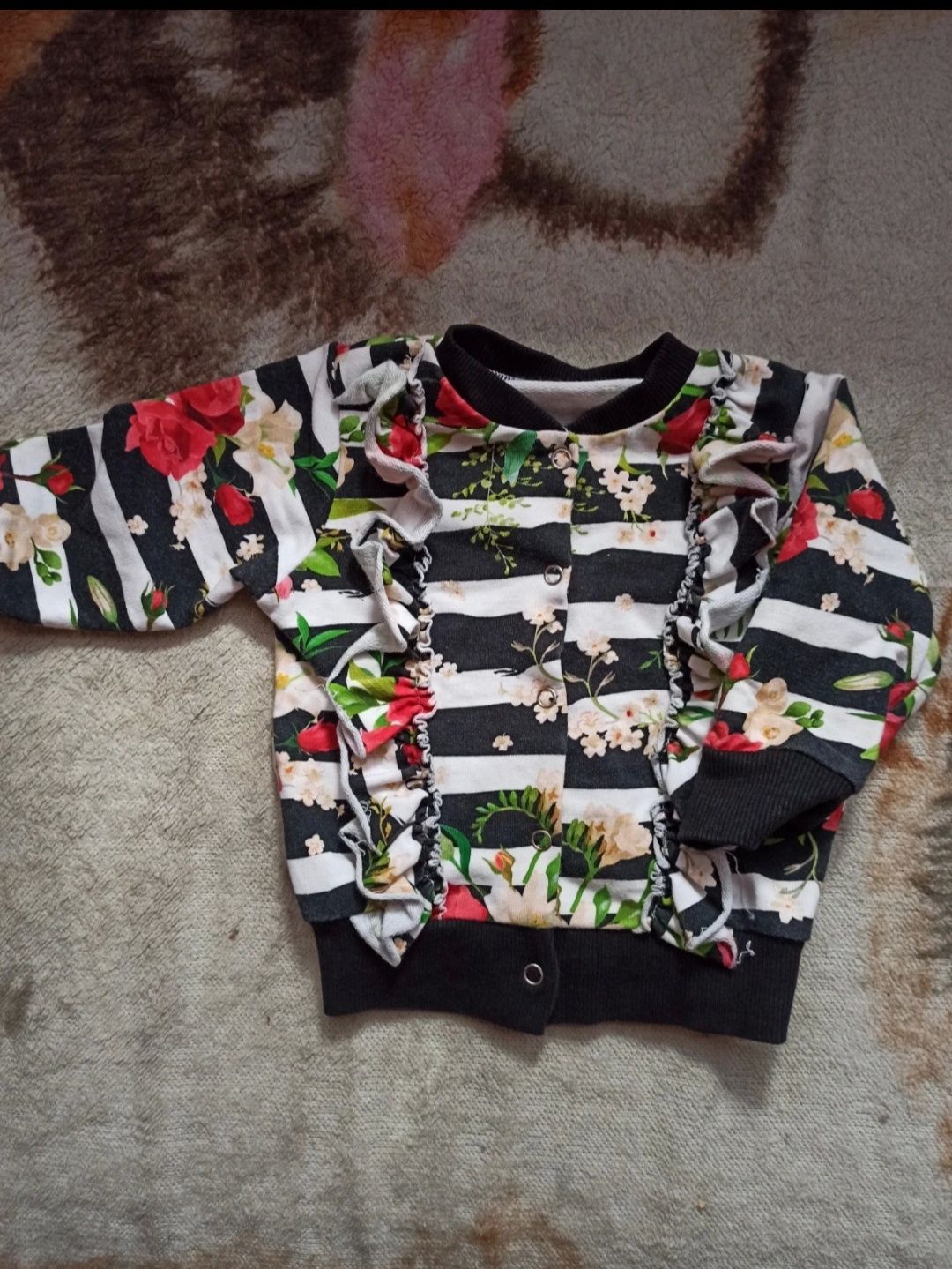Sweter z falbankami