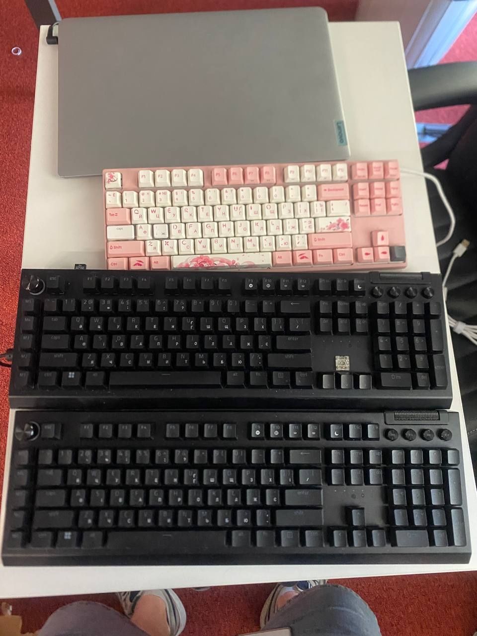 1 клавиатура varmilo и 2 Razer BlackWidow V4 Pro