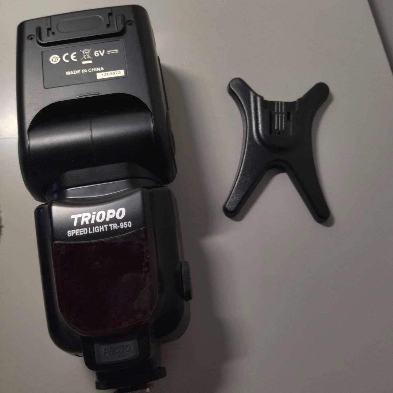 Вспышка Triopo TR-950 состояние новой