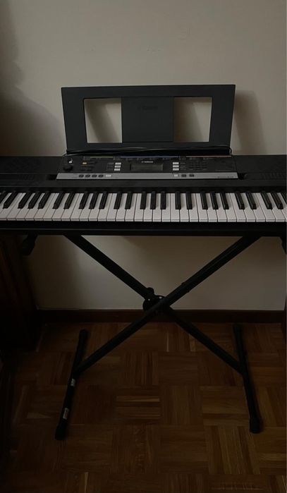 Piano Yamaha PSR-E243