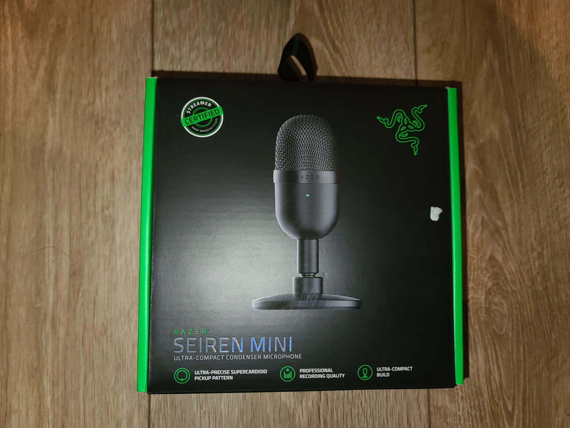 Микрофон Razer Seiren mini (RZ19-03450100-R3M1) Новый!