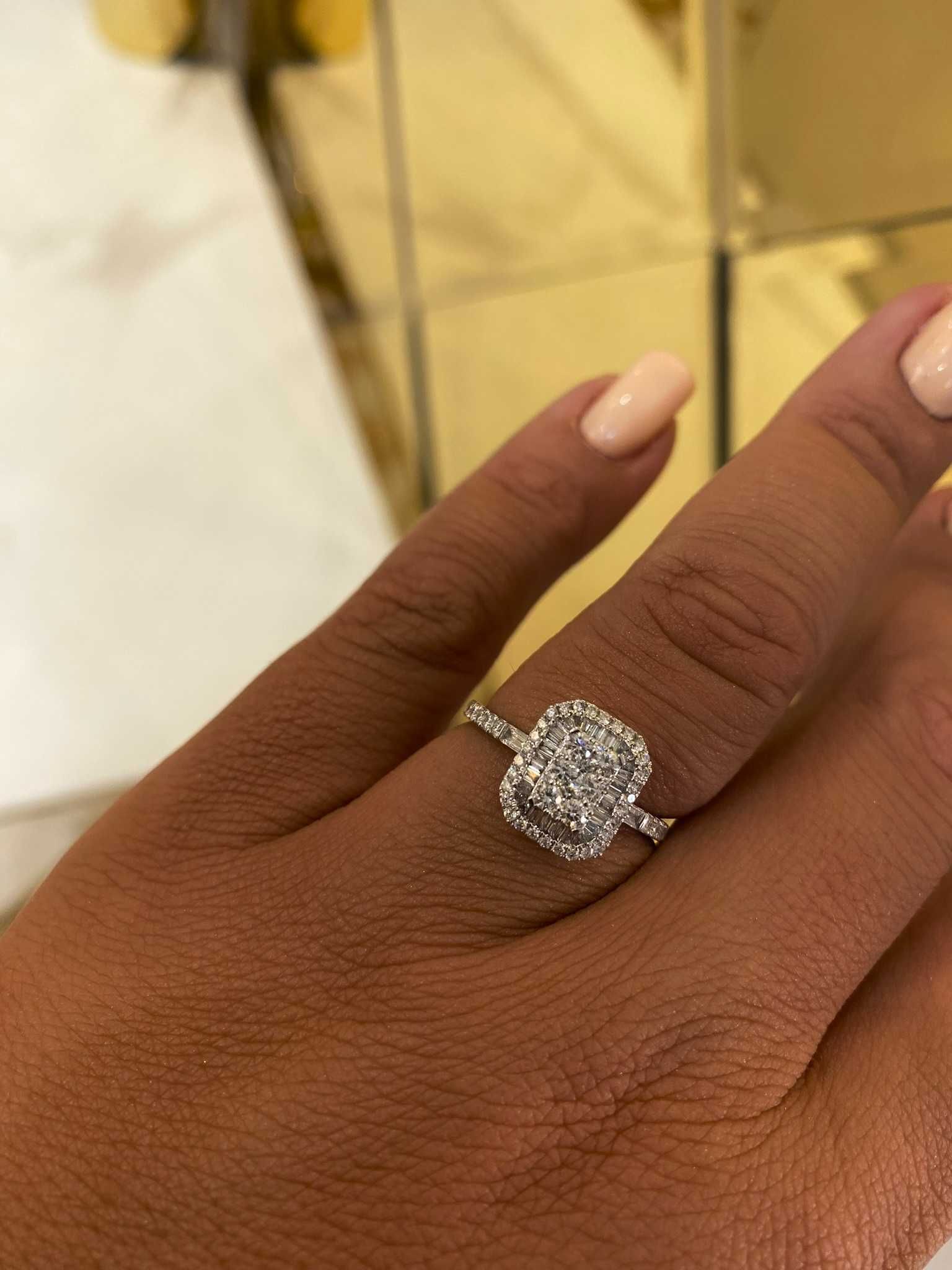 Pierścionek Infinity bagiety 0.79 CT