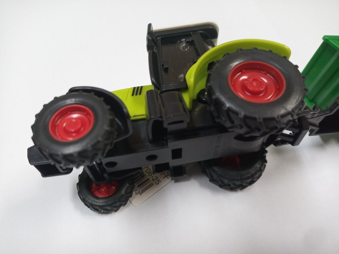 Brinquedo trator agrícola