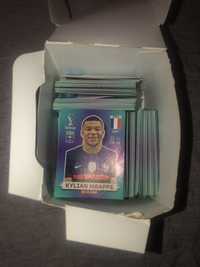 Caixa com 507 cromos panini mundial (cr7, neymar, mbappe, etc)