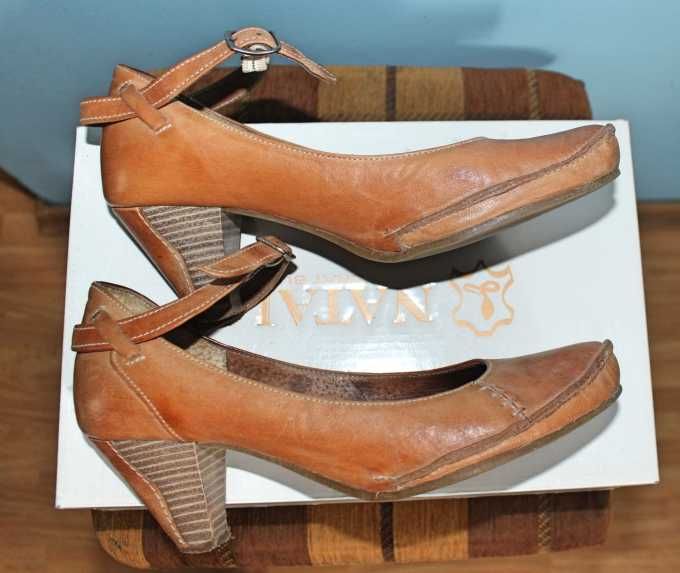 Buty damskie na obcasie 37