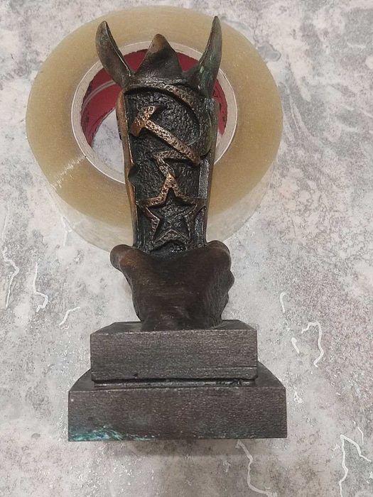 Бронзовая фигура    40 лет Курской битве