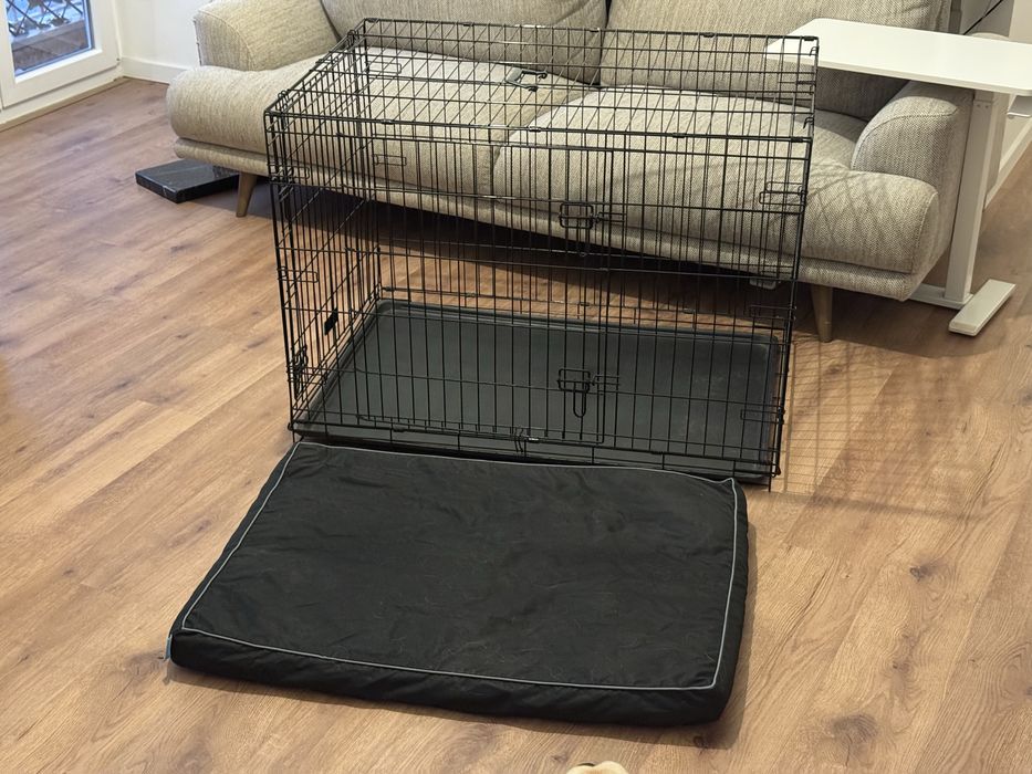 Crate com C107xL71xA77 e cama impermeável para o interior