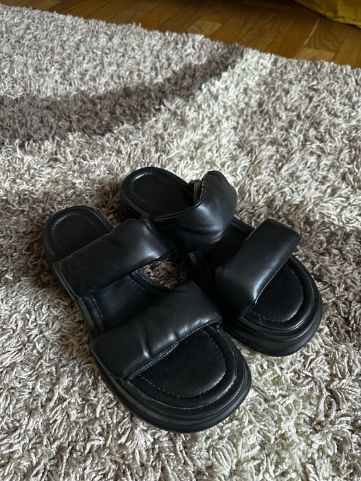 Шльопанці з кож заму