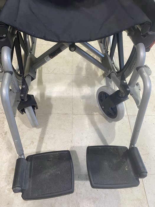 Cadeira de rodas como nova