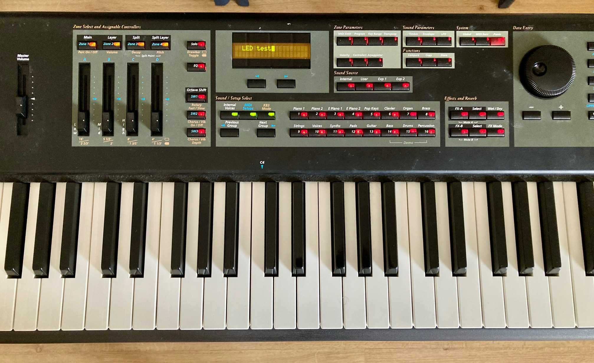 Piano Kurzweil PC2X com Orchestral Rom