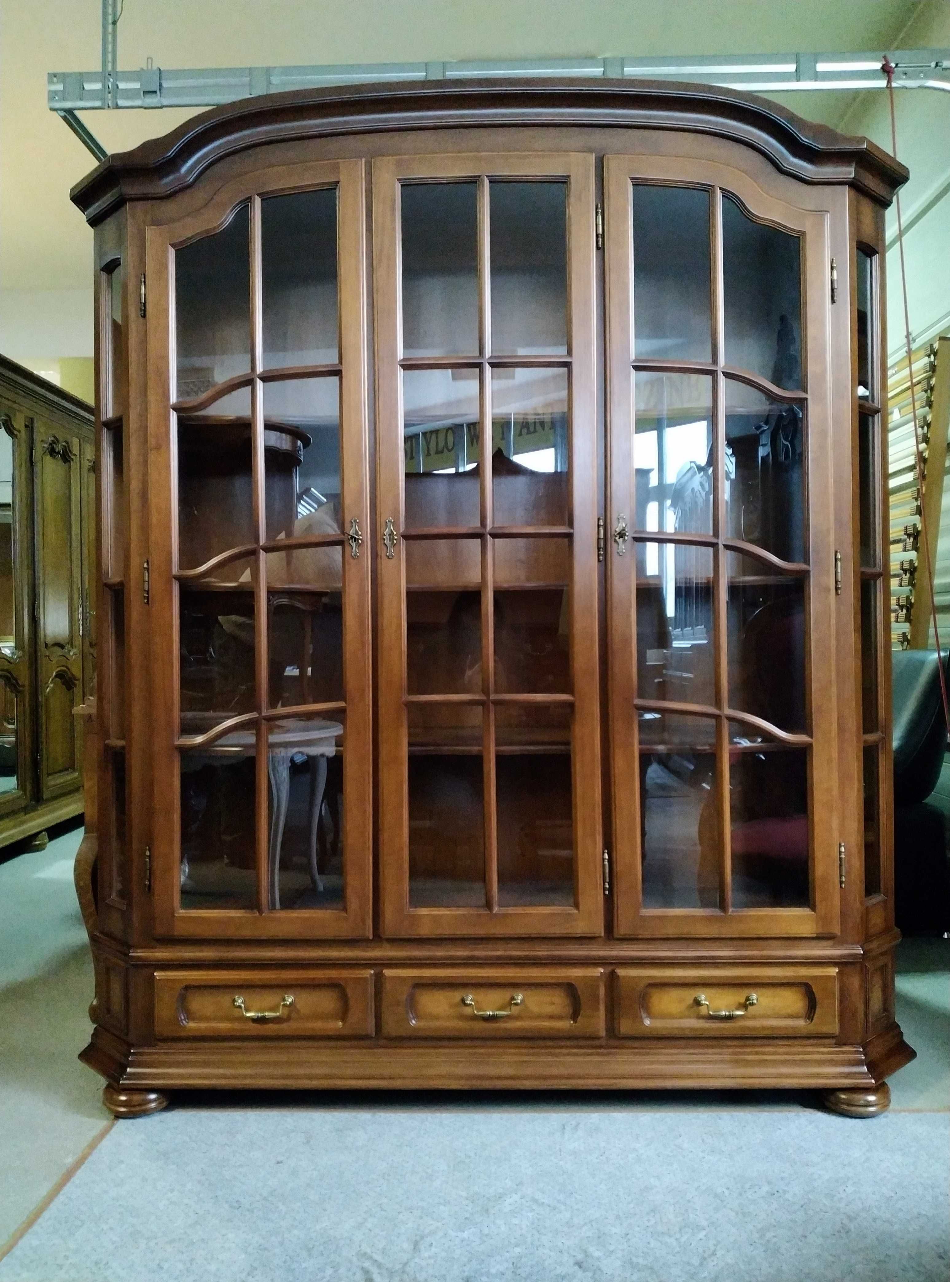 Witryna biblioteka 3-drzwiowa w stylu włoskim