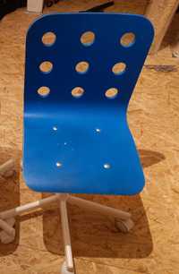 Krzesełko niebieskie krzesło Ikea Jules do biurka dziecięce obrotowe