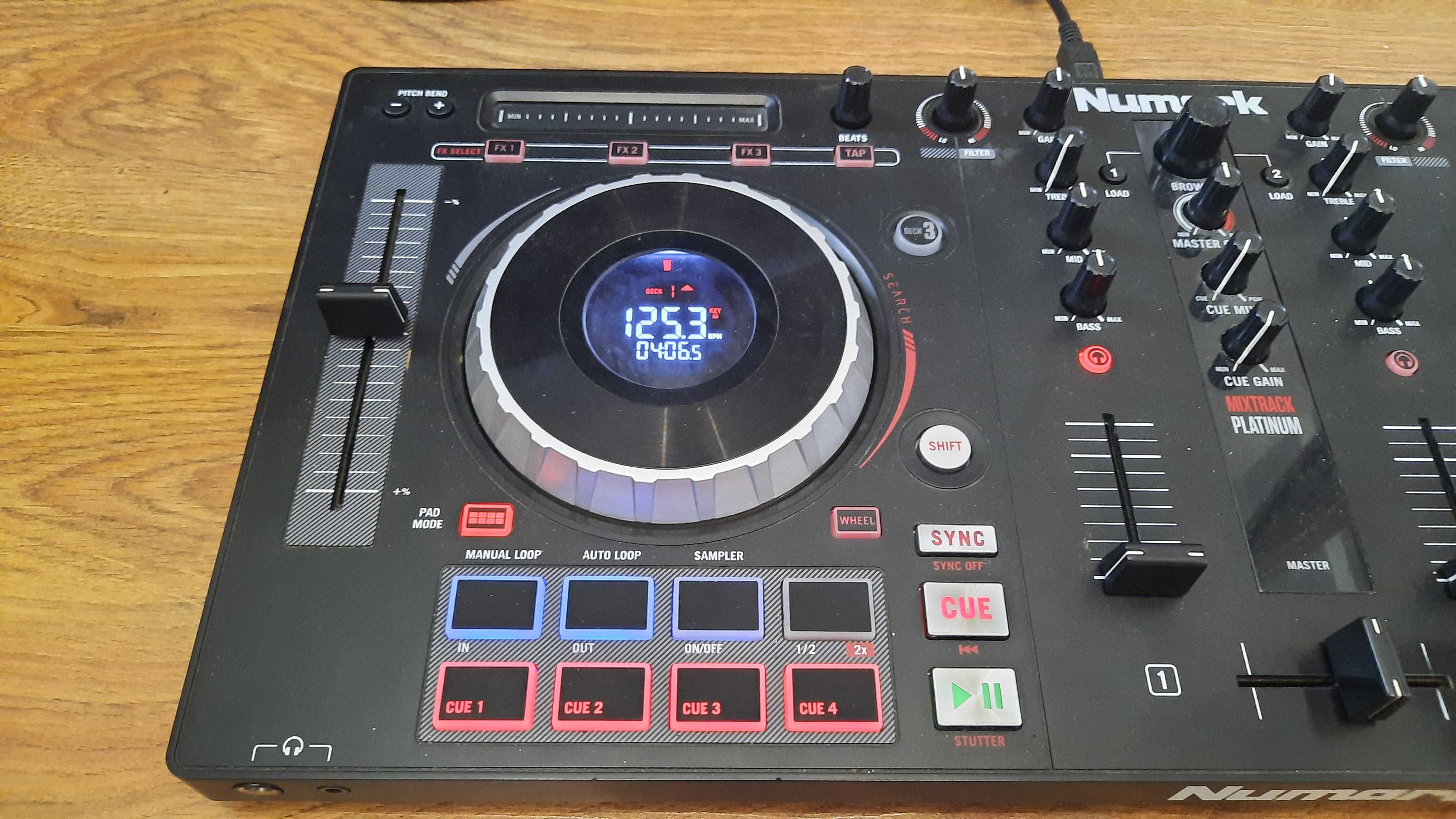 Kontroler DJ Numark Mixtrack PLATINUM, konsola