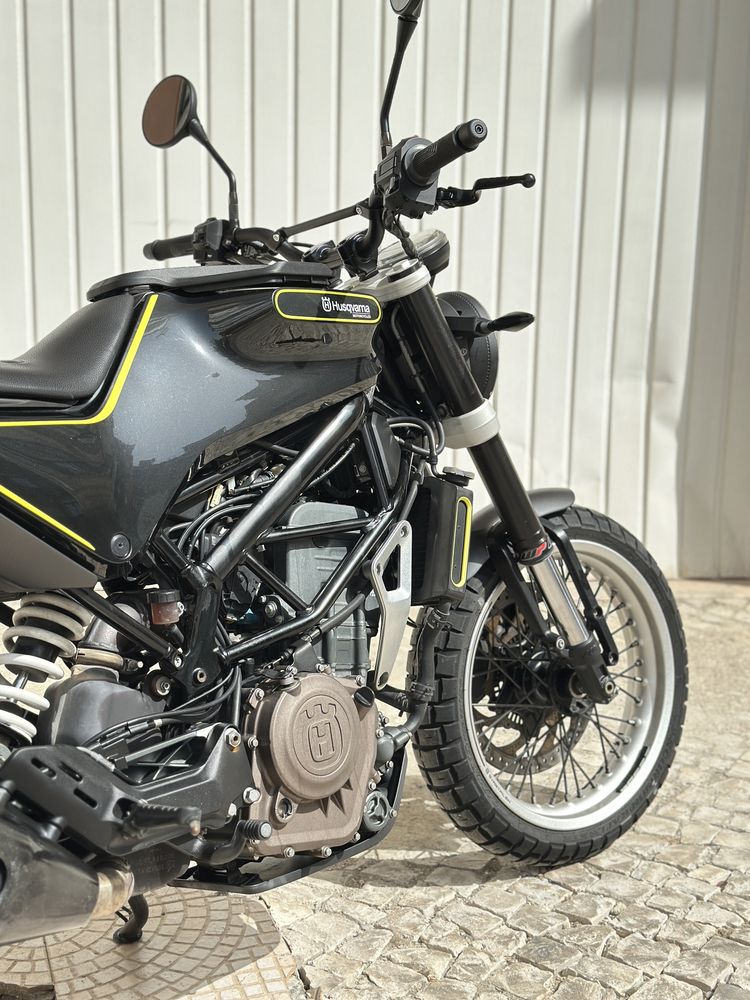 Husqvarna Svartpilen 401 de 2018 - Impecável