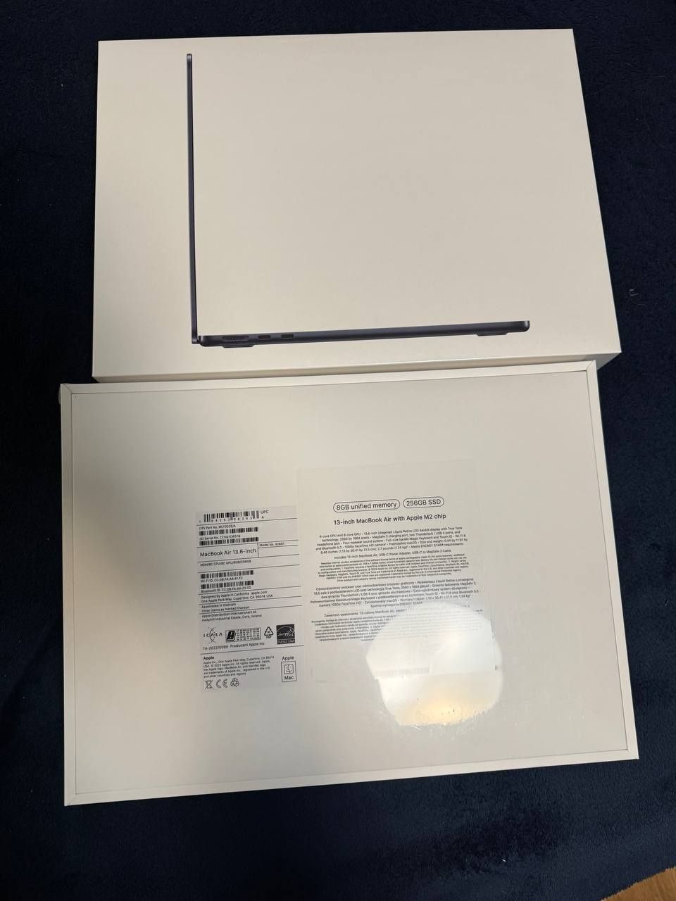 Macbook air 13inch 8/256 na m2