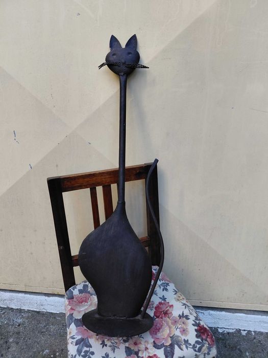 Peça em Metal com Figura de Gato