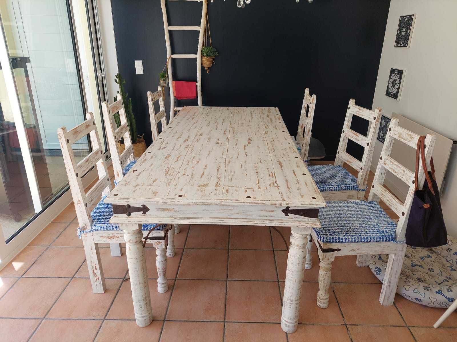 Mesa de jantar com 8 cadeiras