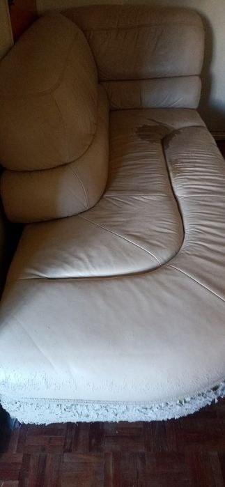 Sofá excelente estrutura mas a precisar de ser estofado