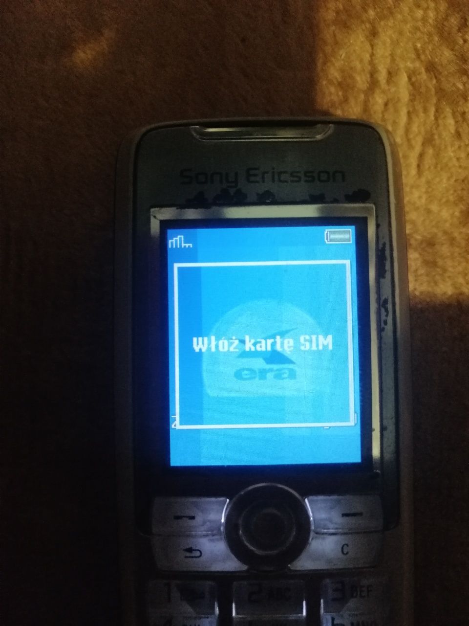 Stary telefon Sony Ericsson K700i dla kolekcjonera