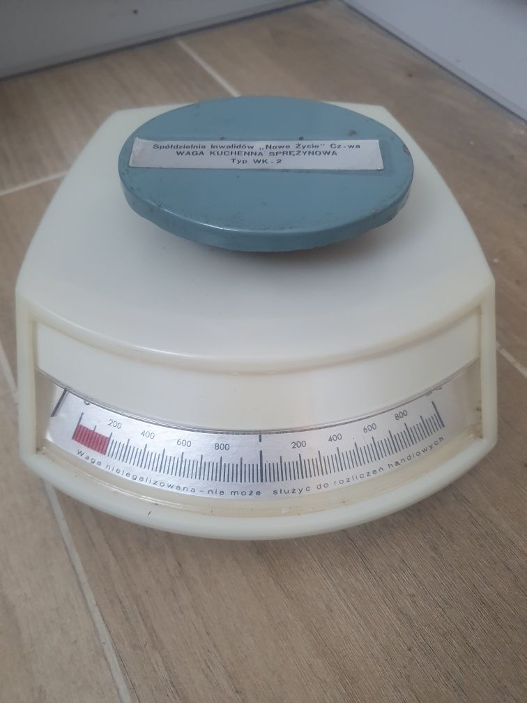 Stara waga kuchenna PRL