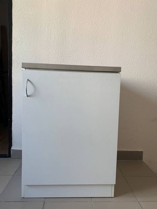 Тумба з мийкою в гарному стані