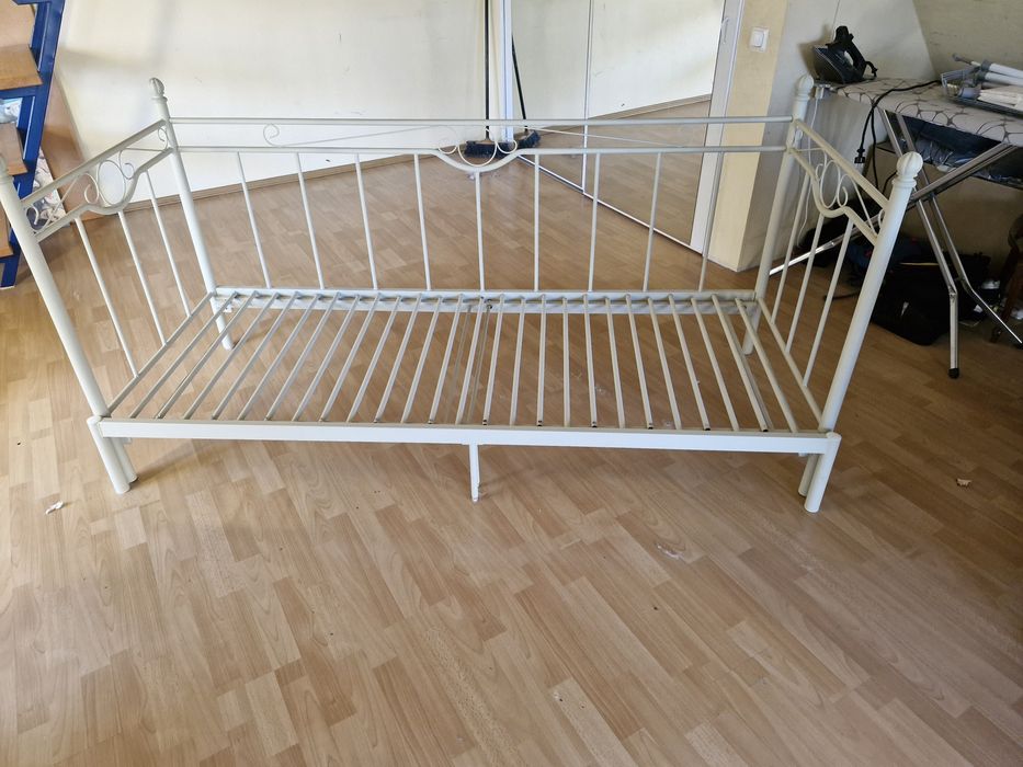 Metalowe łóżka rozkładane