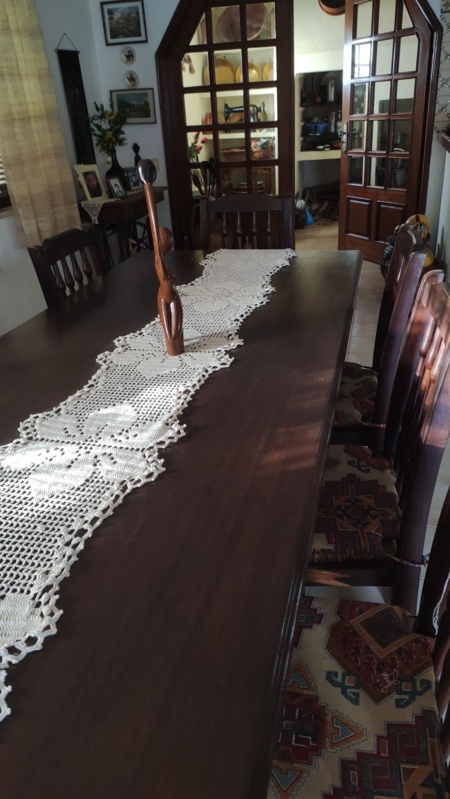 Vendo mesa de jantar com cadeiras