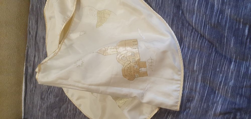 Святкова  новорічна сеатертина- коло, навколо стовбура, ялинки