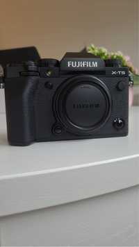 FUJIFILM X-T5 Black + Fujinon XF16-80mmF4 R OIS WR Lens Kit