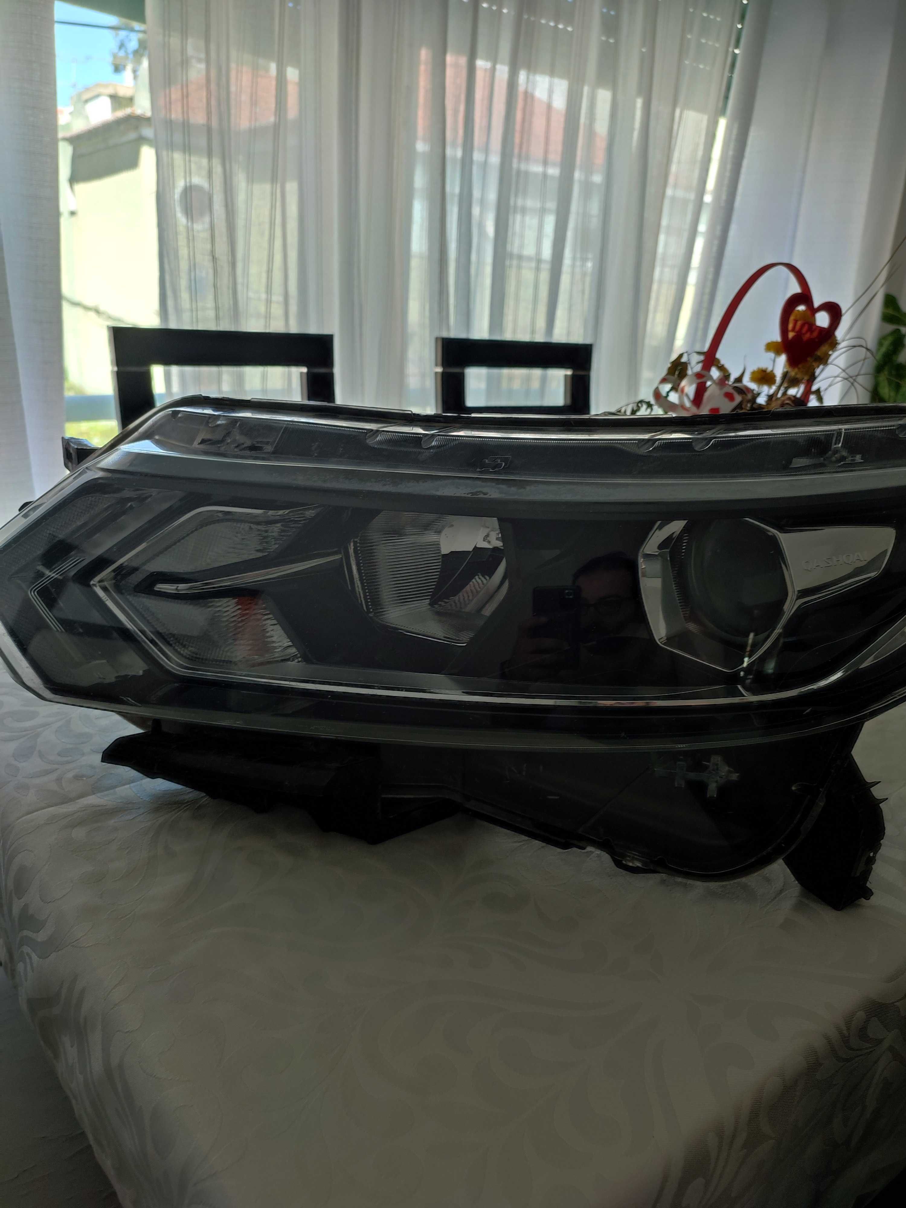 Farol Direito / Farol Esquerdo Nissan Qashqai