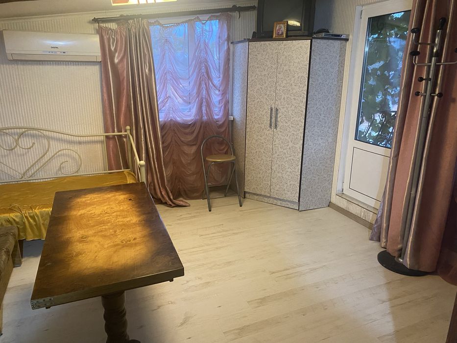 Здаєтьс в оренду кімната/квартира біля центру.