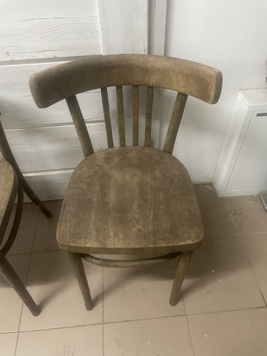 Stare krzesla giete.