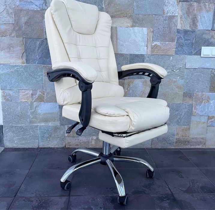 Комп'ютерне офісне з МАСАЖЕМ крісло BOSS  Крісло компютерне