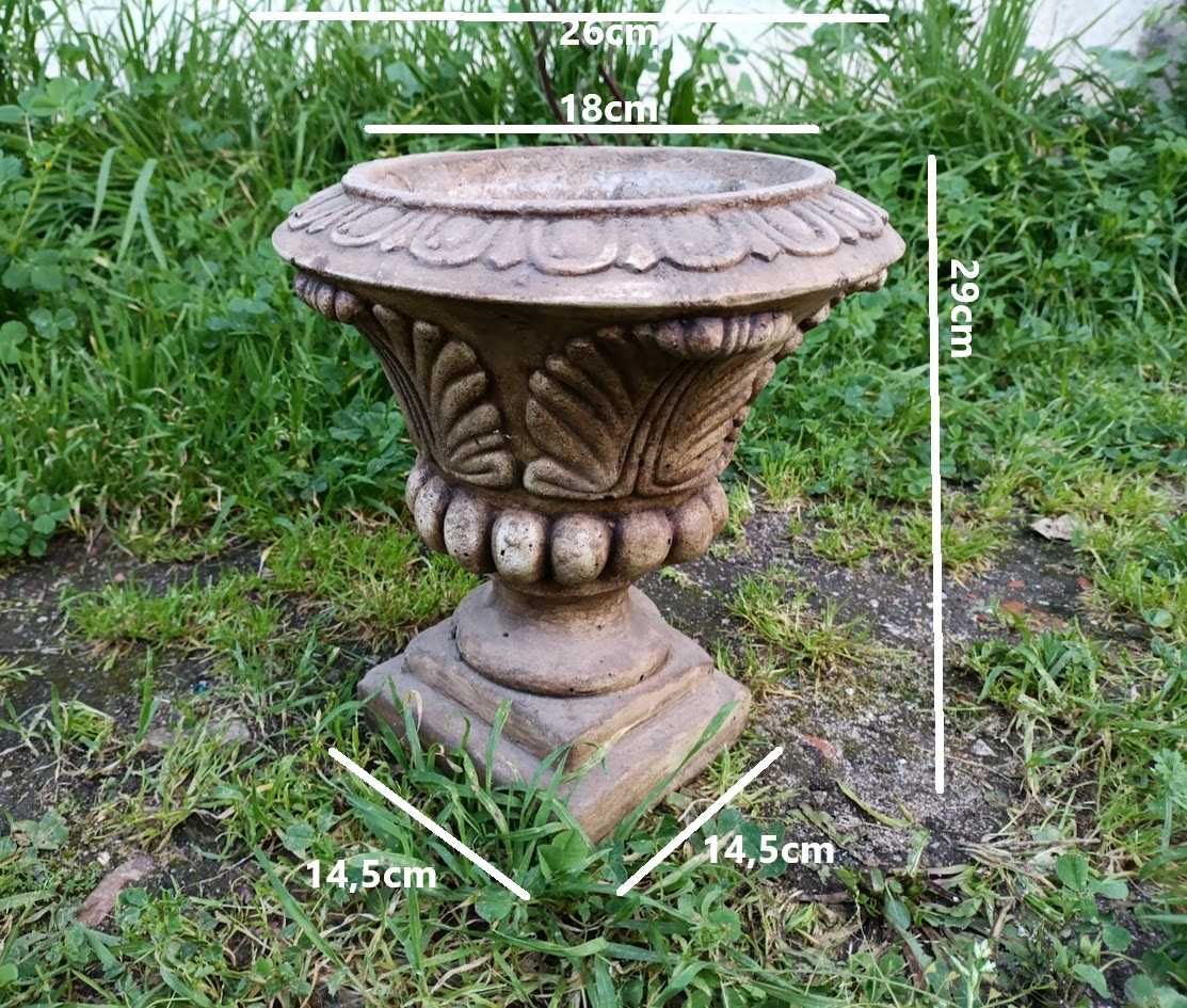 Vaso em cimento branco envelhecido