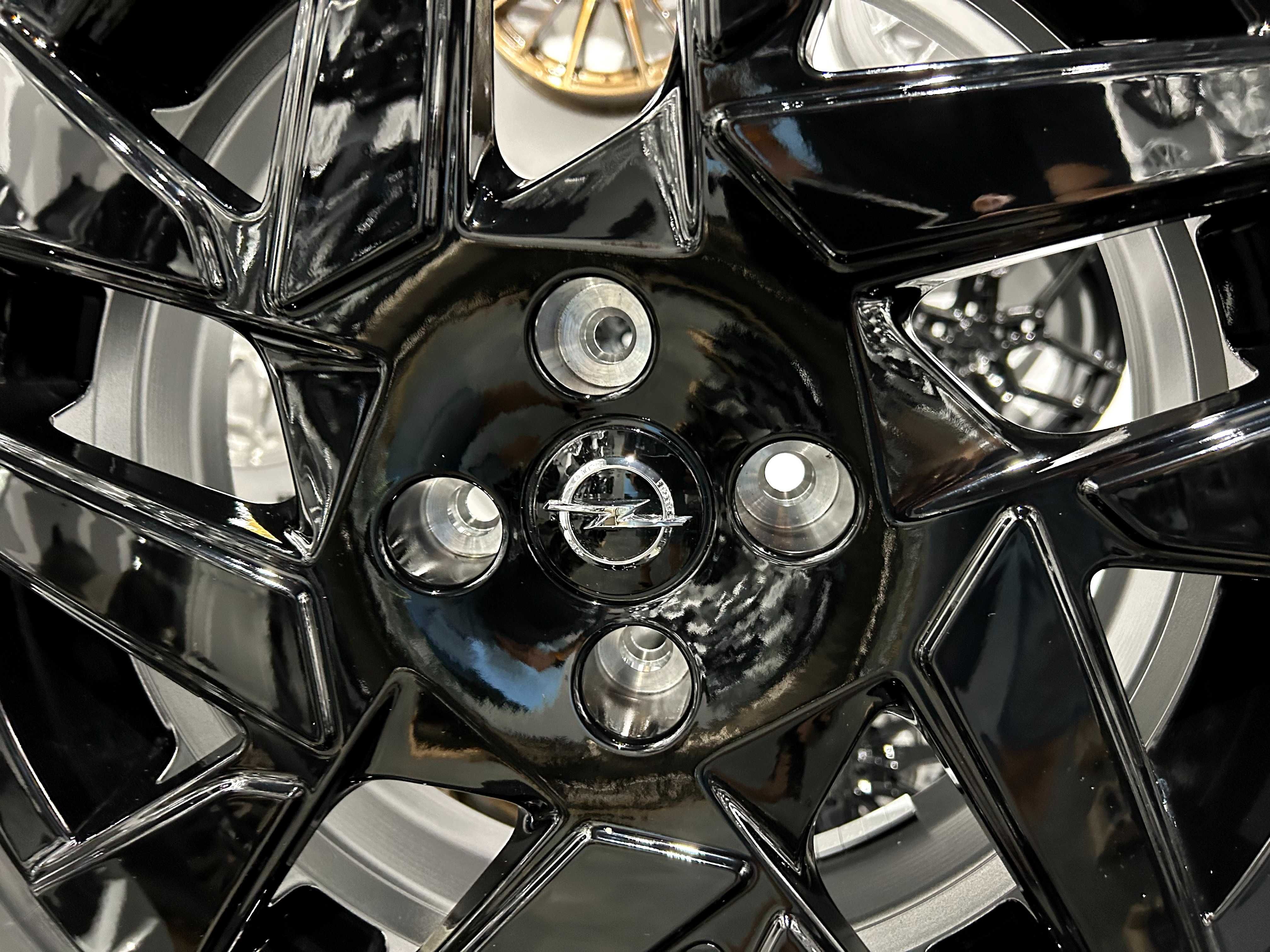 Oryginalne koła zimowe 17 4x108 ET32 Opel MOKKA II B Continental