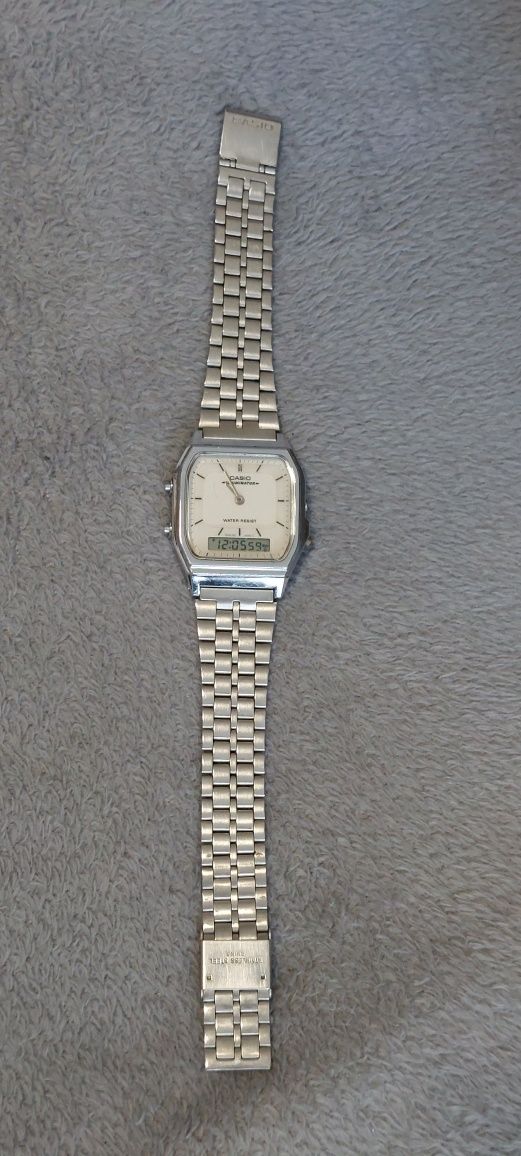 Zegarek  Casio na bransolecie