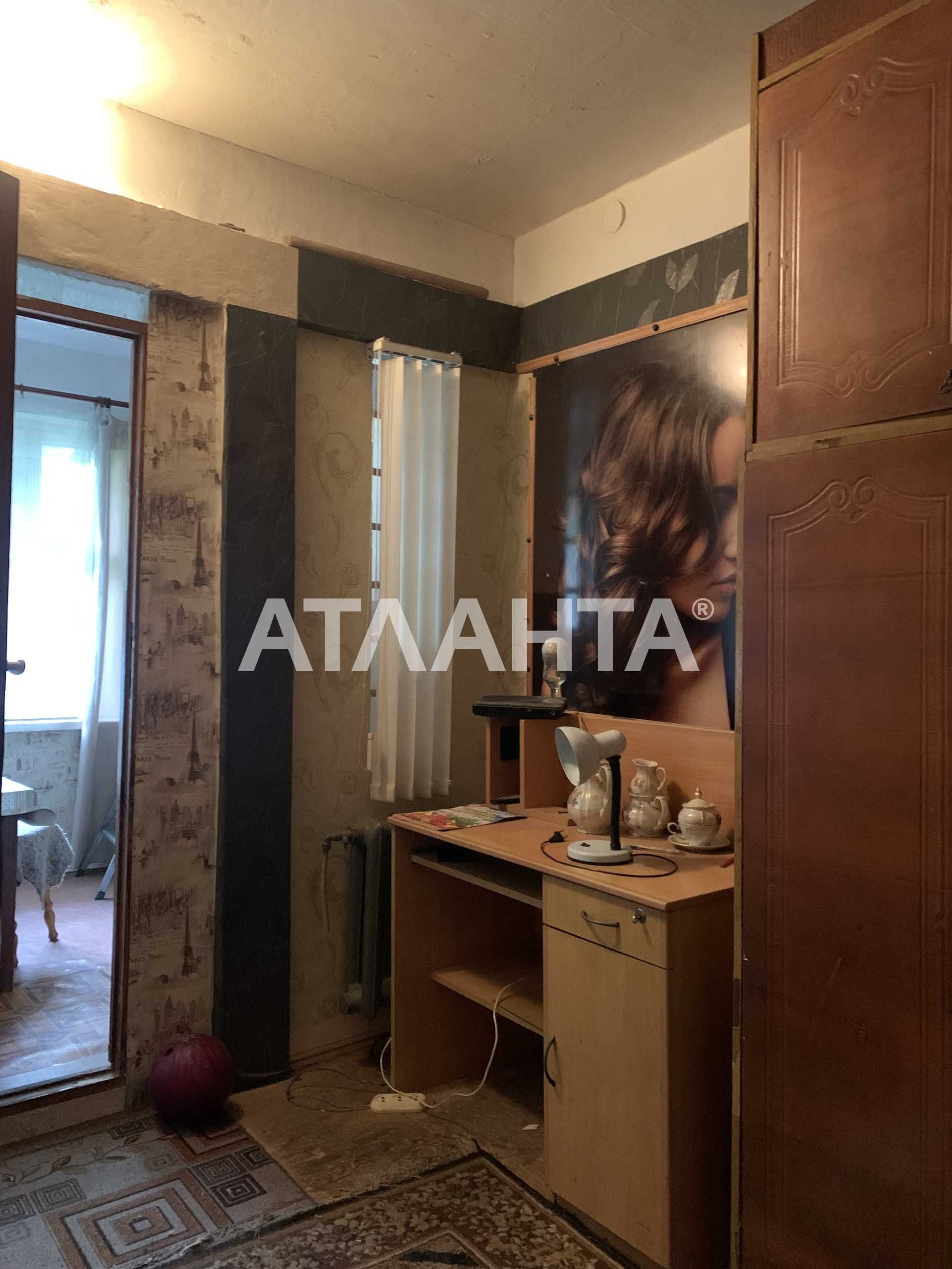 2-х по ул Заболотного- в стояке техкомн. Два фасадных окна