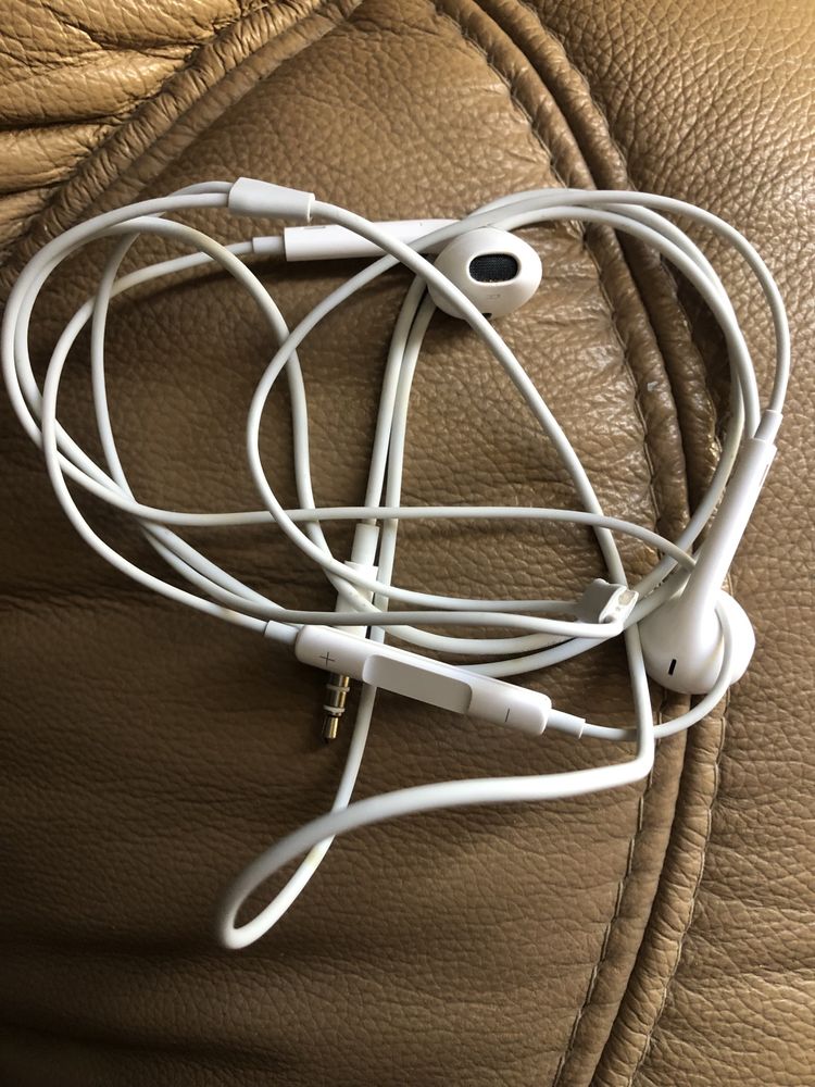 Навушники Apple провідні