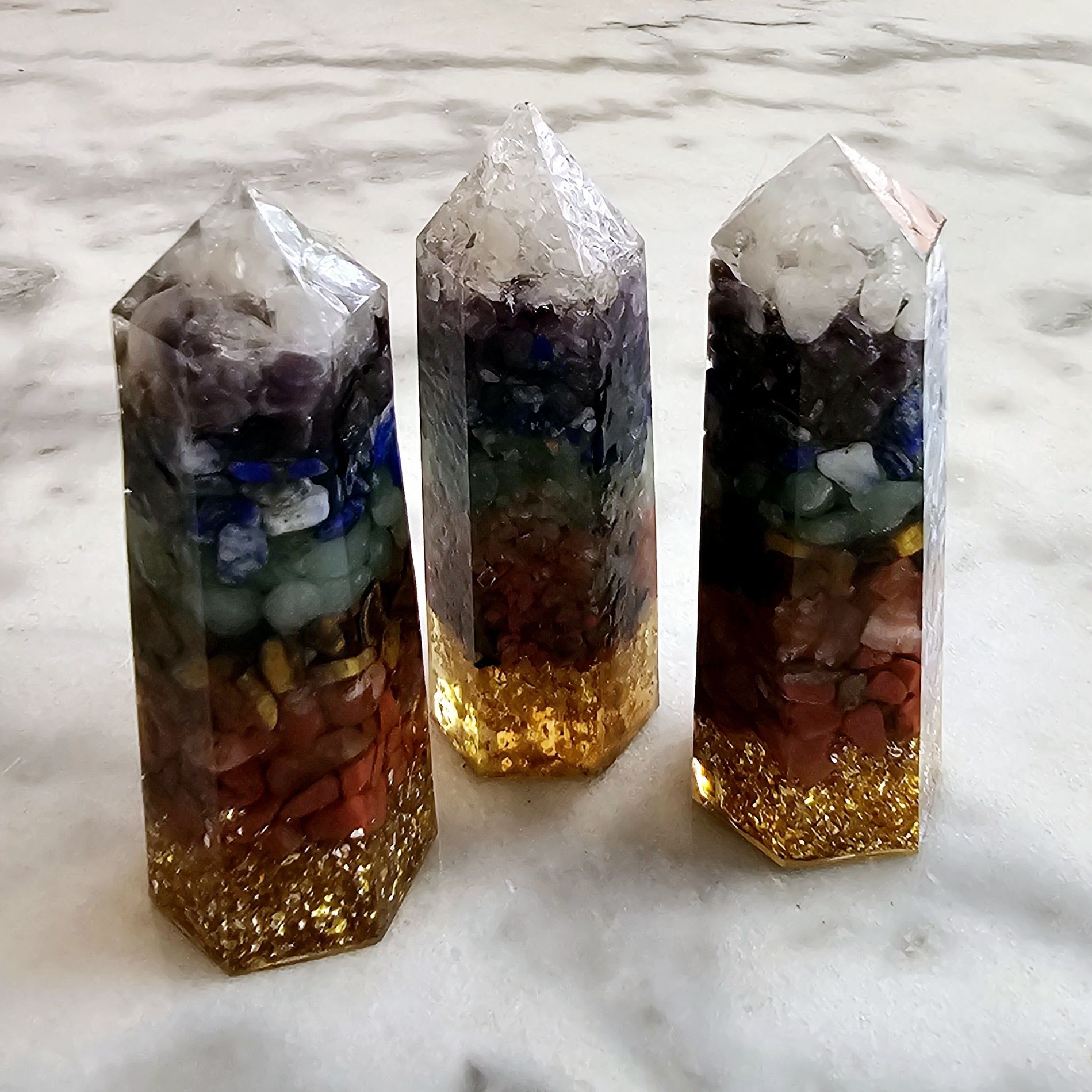 Obelisco Orgonite c/ Pedras dos Chakras