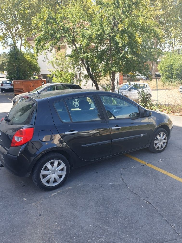 Renault clio com matricula estrangeira