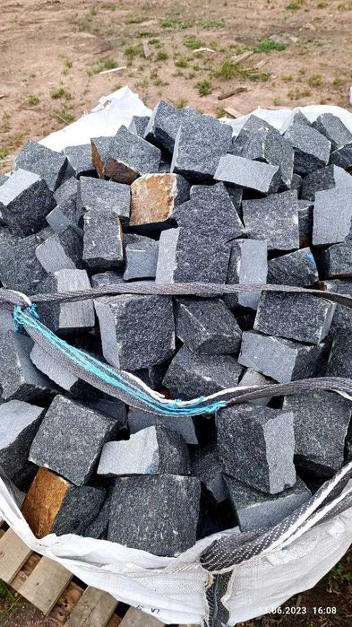 Бруківка гранітна колота покращена (СІРА 10*10*5)